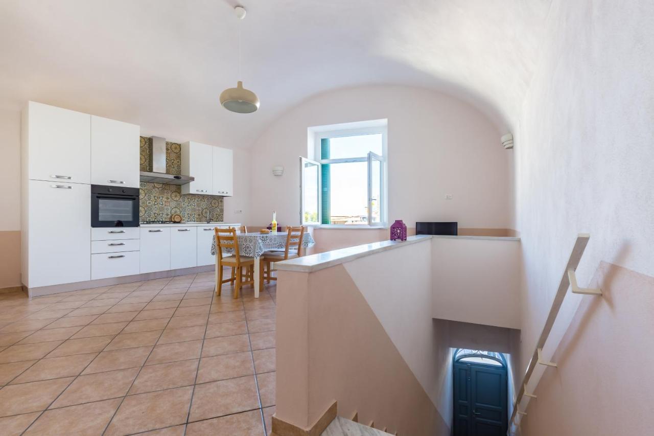 Tizzano House - La Marina Lejlighed Procida Eksteriør billede