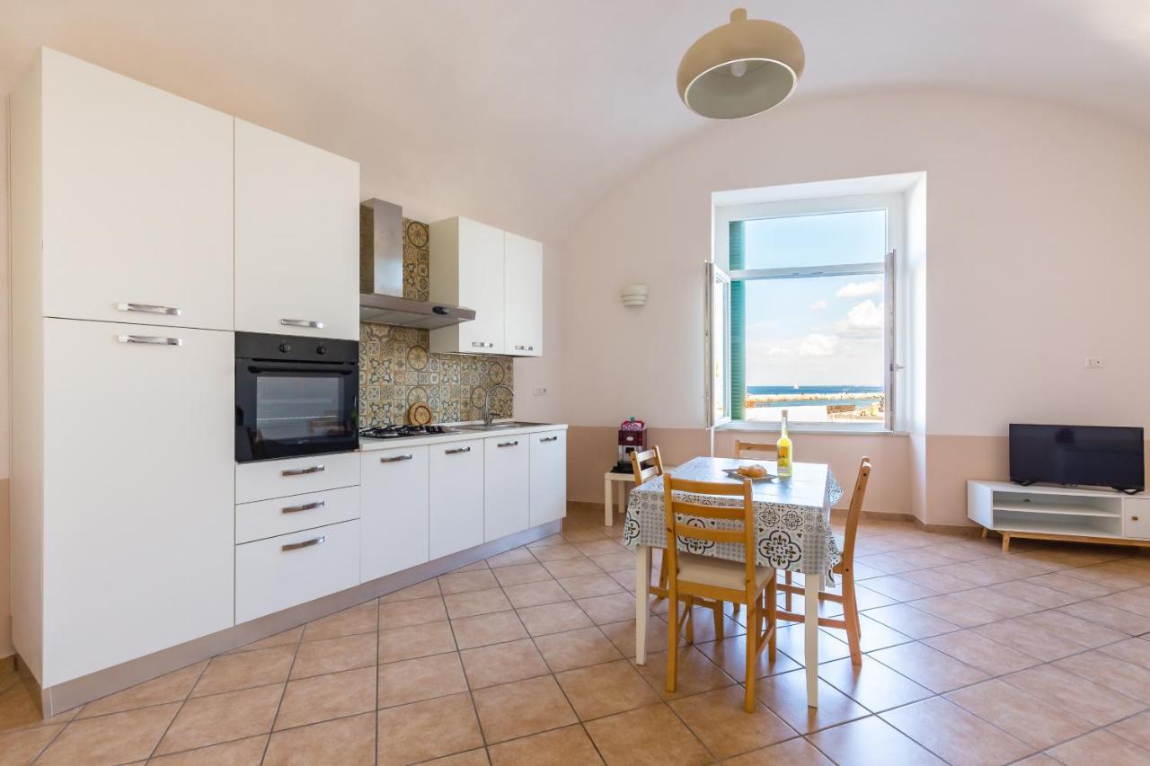 Tizzano House - La Marina Lejlighed Procida Eksteriør billede